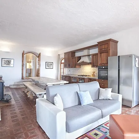 Villa Isola Rossa וילה *