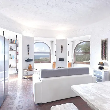 Villa Isola Rossa וילה