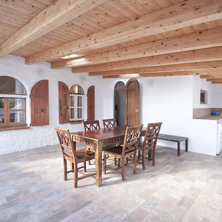 Villa Isola Rossa וילה *